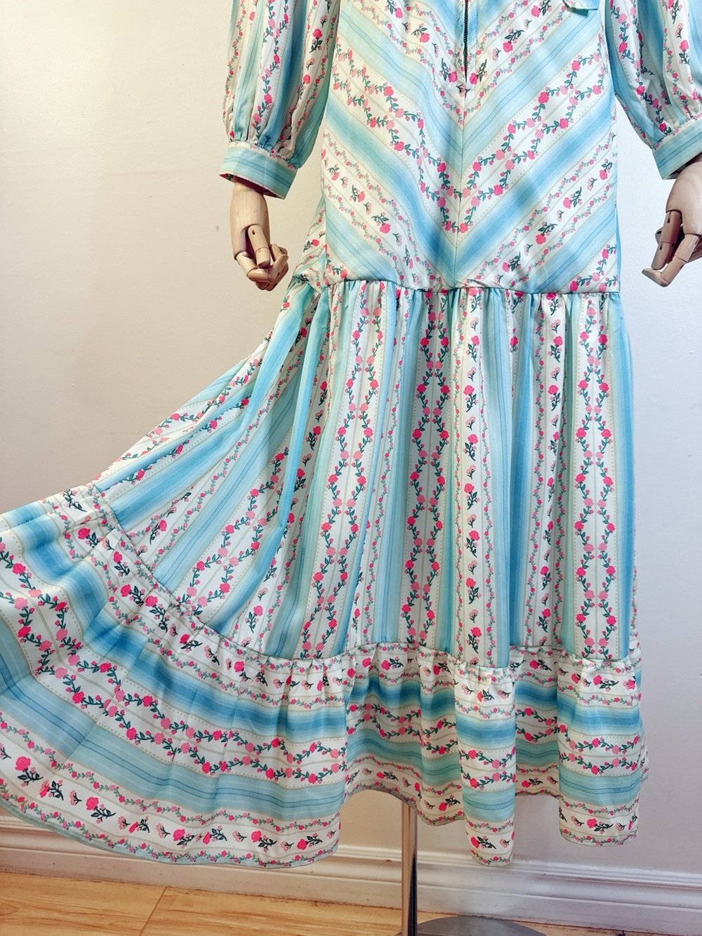 ๐ผ Pastel Blue Floral Maxi Dress with Heart Belt ๐ผ - Picture 6 of 12